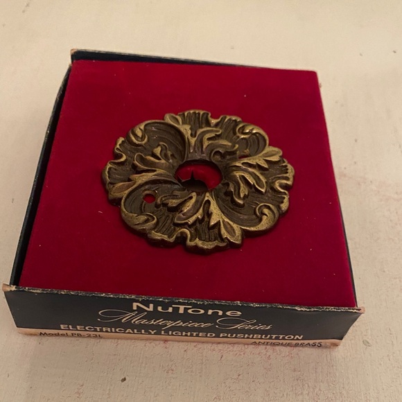 Antique Bronze NuTone Doorbell Cover in its original Box from the early 1900’s - Picture 4 of 11